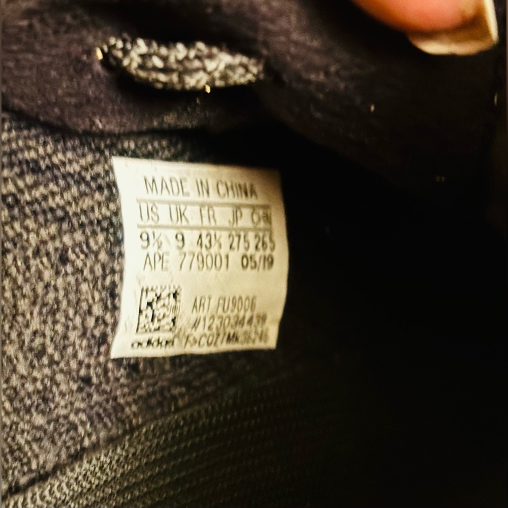 adidas Yeezy Triple Black Boost 350 V2 Sneaker Tennis Shoe Size: 9.5 - Picture 7 of 7